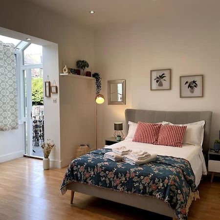 Cute&Cozy Studio Apt In Barons Court Лондон Экстерьер фото