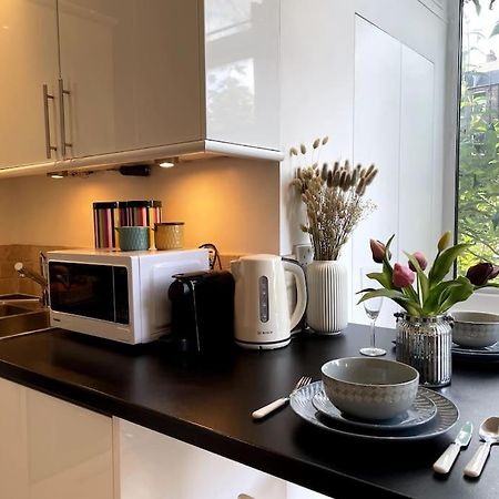 Cute&Cozy Studio Apt In Barons Court Лондон Экстерьер фото