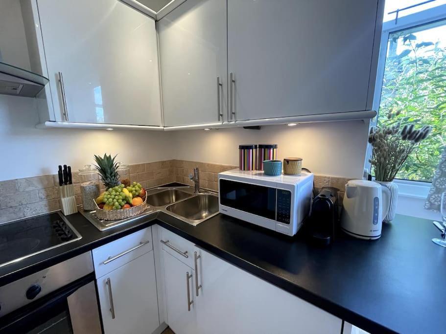 Cute&Cozy Studio Apt In Barons Court Лондон Экстерьер фото