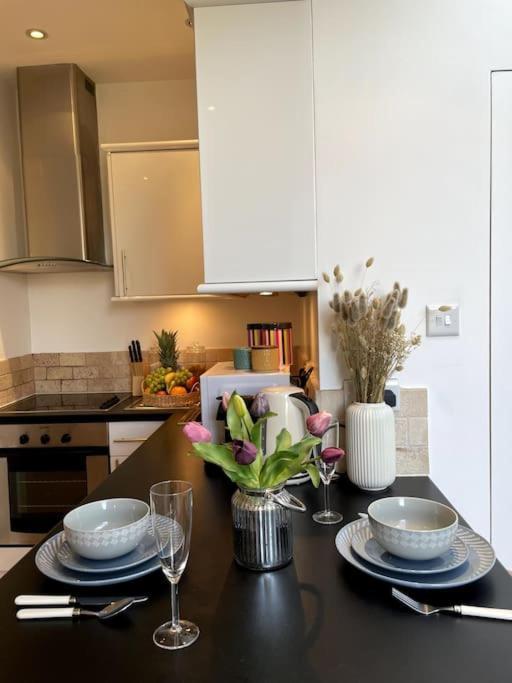 Cute&Cozy Studio Apt In Barons Court Лондон Экстерьер фото