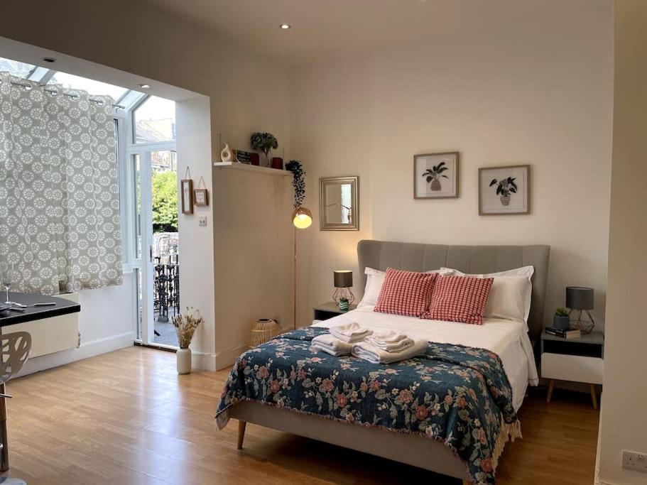 Cute&Cozy Studio Apt In Barons Court Лондон Экстерьер фото