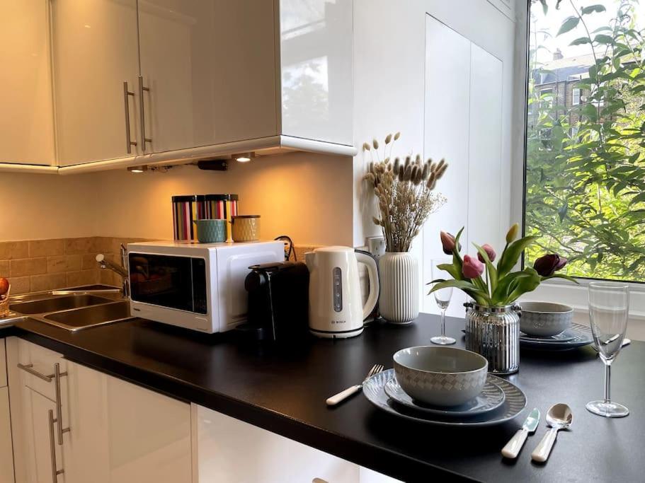 Cute&Cozy Studio Apt In Barons Court Лондон Экстерьер фото