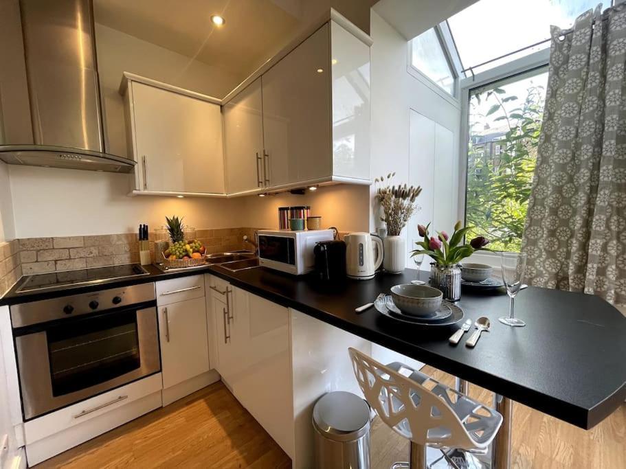 Cute&Cozy Studio Apt In Barons Court Лондон Экстерьер фото