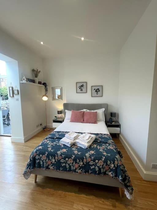 Cute&Cozy Studio Apt In Barons Court Лондон Экстерьер фото