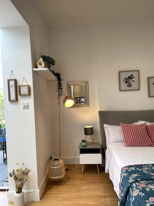 Cute&Cozy Studio Apt In Barons Court Лондон Экстерьер фото